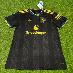 NWT adidas Manchester United 25/26 100% authentic soccer jersey men’s M
